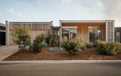 Jednoduchý dům z betonu a dřeva do drsného podnebí